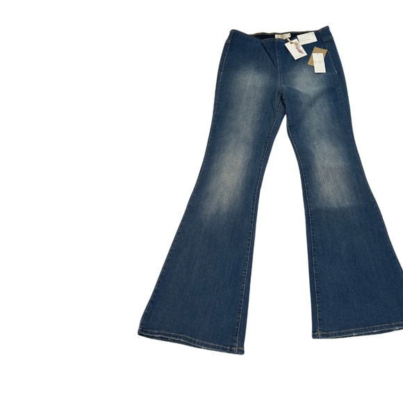 Jessica Simpson Soft Sculpt Flare Jeans in Size 28 - Picture 1 of 6